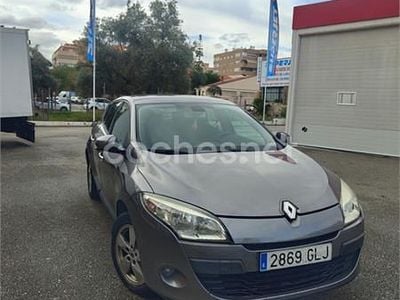 Gris / plata Usado 2009 Renault Mégane Dynamique Berlina | 7000 € (Precio justo)
