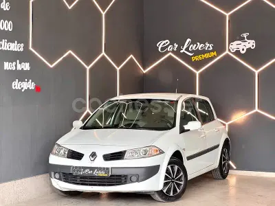 Usado Renault Mégane II Dynamique 105 CV (77 kW) 2008 Blanco Berlina