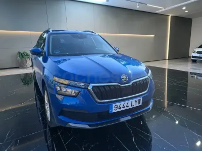 Usado Skoda Kamiq 110 CV (80 kW) 2022 Azul SUV