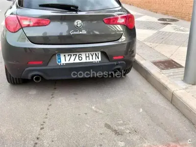 Usado Alfa Romeo Giulietta Distinctive 150 CV (110 kW) 2014 Verde Utilitario