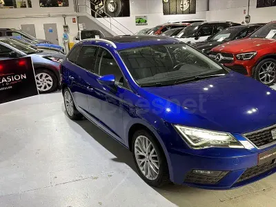 Usado Seat Leon Style 115 CV (84 kW) 2020 Azul Familiar
