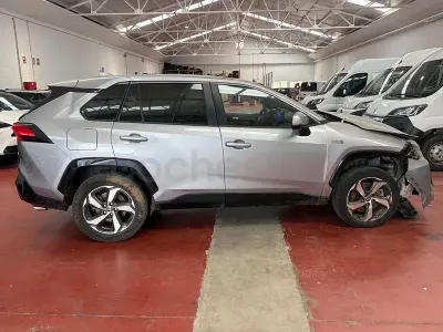 Usado Toyota RAV4 Hybrid Plus 306 CV (225 kW) 2025 Gris / plata SUV