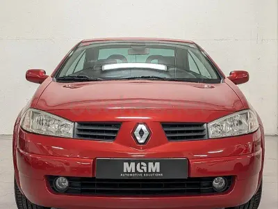 Usado Renault Mégane Cabriolet Authentique 115 CV (84 kW) 2005 Rojo Descapotable