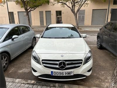 Usado Mercedes A180 Urban 109 CV (80 kW) 2012 Blanco Berlina