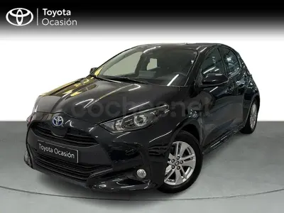 Usado Toyota Yaris Hybrid Business Edition 116 CV (85 kW) 2023 Negro Berlina