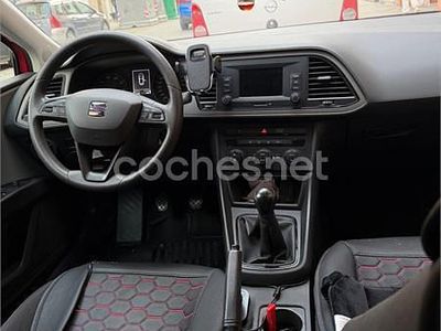 Usado Seat Leon Reference 115 CV (84 kW) 2019 Rojo Berlina