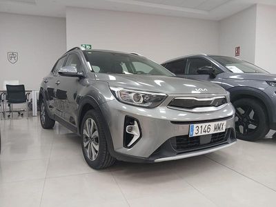 Usado Kia Stonic 100 CV (73 kW) 2024 Gris SUV