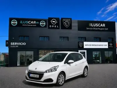 Usado Peugeot 208 Active 82 CV (60 kW) 2019 Blanco Utilitario