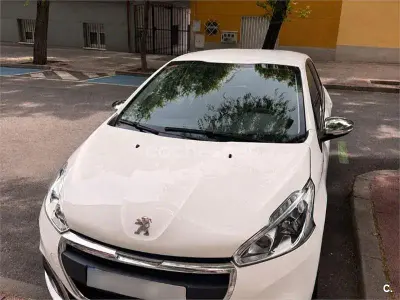 Usado Peugeot 208 Signature Sky 82 CV (60 kW) 2019 Blanco Utilitario