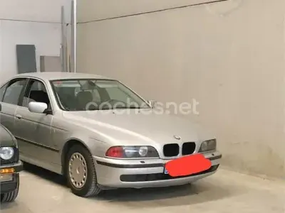Usado BMW 520 150 CV (110 kW) 1999 Gris / plata Berlina