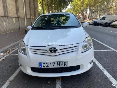 Usado Toyota Auris Active 126 CV (92 kW) 2011 Blanco Utilitario