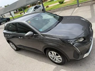 Usado Peugeot 3008 Active 130 CV (95 kW) 2021 Gris / plata SUV