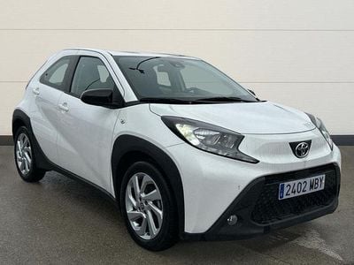 Usado Toyota Aygo Play 72 CV (52 kW) 2022 Blanco Utilitario