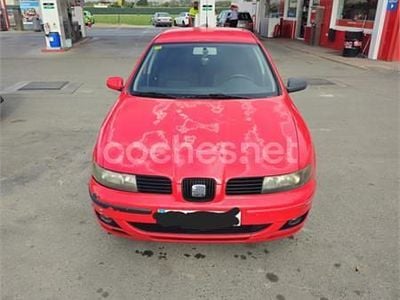 Usado Seat Leon Sport 110 CV (80 kW) 2002 Rojo Utilitario