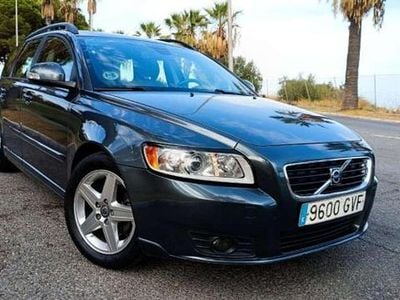 Usado Volvo V50 109 CV (80 kW) 2010 Plateado Familiar
