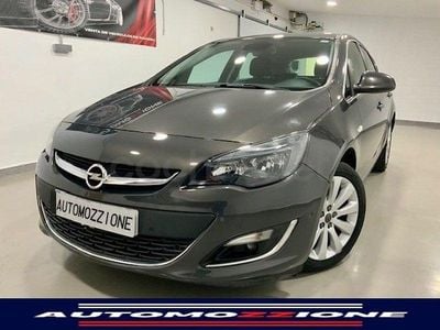 Używany Opel Astra Sportive 110 KM (80 kW) 2012 Szary Sedan/Limuzyna