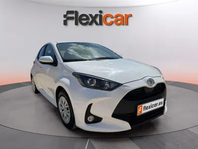 Usado Toyota Yaris Active 69 CV (50 kW) 2023 Blanco Utilitario