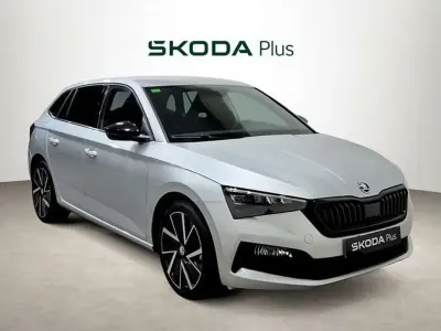 Usado Skoda Scala Sport 150 CV (110 kW) 2022 Plateado Utilitario