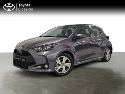 Usado Toyota Yaris Active 116 CV (85 kW) 2025 Gris Utilitario