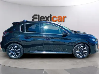 Usado Peugeot 208 Allure 101 CV (74 kW) 2025 Negro Utilitario