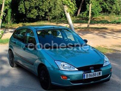 Usado Ford Focus Ambiente 100 CV (73 kW) 1998 Azul Berlina