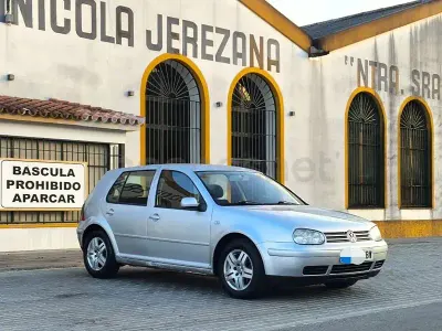 Usado VW Golf IV Highline 115 CV (84 kW) 2001 Gris / plata Berlina