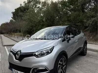 Usado Renault Captur Zen 120 CV (88 kW) 2016 Gris / plata SUV