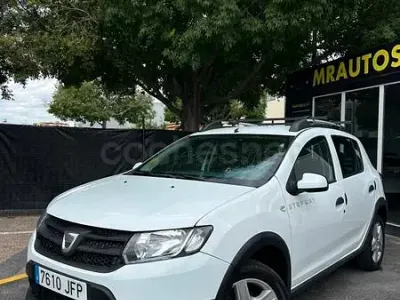 Usado Dacia Sandero Stepway 90 CV (66 kW) 2015 Blanco Berlina