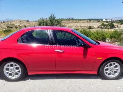 Usado Alfa Romeo 156 120 CV (88 kW) 1999 Rojo Berlina