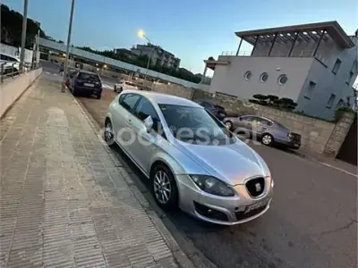Usado Seat Leon Reference 105 CV (77 kW) 2010 Gris / plata Utilitario