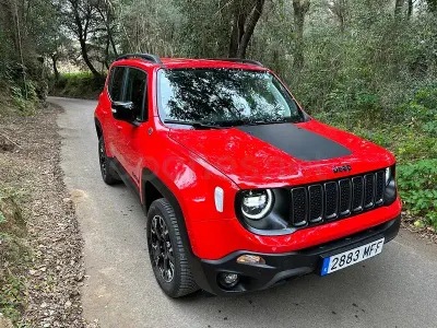 Usado Jeep Renegade Trailhawk 240 CV (176 kW) 2023 Rojo SUV