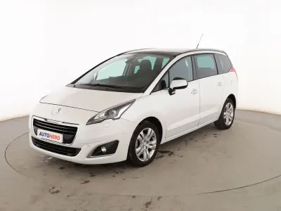 Usado Peugeot 5008 Allure 150 CV (110 kW) 2015 Blanco Monovolumen
