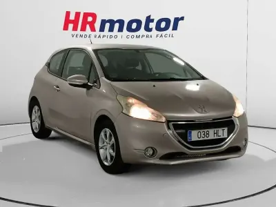 Usado Peugeot 208 Active 82 CV (60 kW) 2012 Gris Utilitario