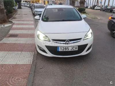 Usado Opel Astra Excellence 136 CV (100 kW) 2015 Blanco Berlina