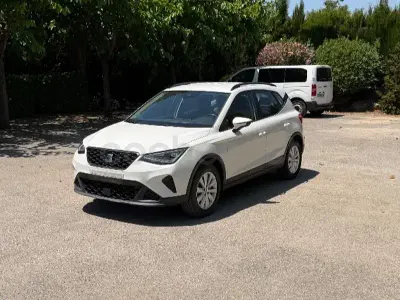 Usado Seat Arona Style 110 CV (80 kW) 2022 Blanco SUV