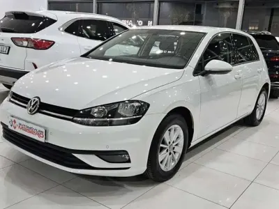 Usado VW Golf VII 110 CV (80 kW) 2019 Blanco Utilitario