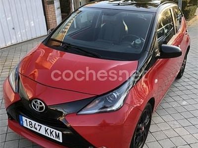 Usado Toyota Aygo X-clusiv 72 CV (52 kW) 2018 Rojo Utilitario