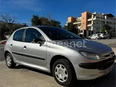 Usado Peugeot 206 75 CV (55 kW) 2000 Gris / plata Berlina