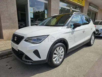 Usado Seat Arona FR 110 CV (80 kW) 2022 Blanco SUV
