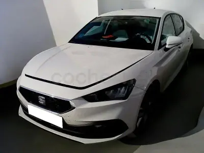 Usado Seat Leon Style 115 CV (84 kW) 2021 Blanco Berlina