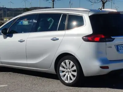 Usado Opel Zafira Tourer Selective 131 CV (96 kW) 2012 Gris Monovolumen