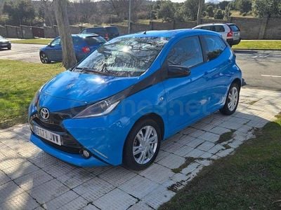 Usado Toyota Aygo X-play 69 CV (50 kW) 2017 Azul Utilitario