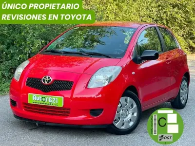 Usado Toyota Yaris Luna 87 CV (63 kW) 2007 Rojo Utilitario