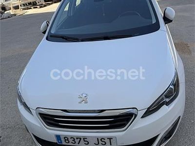 Usado Peugeot 308 Allure 120 CV (88 kW) 2016 Blanco Berlina