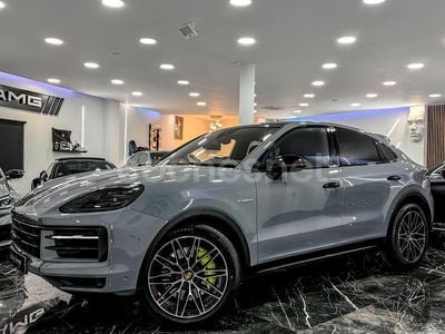 Gris / plata Usado 2024 Porsche Cayenne SUV | 109.990 € (Un poco caro)