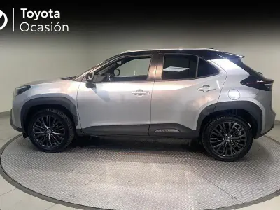 Usado Toyota Yaris Cross 116 CV (85 kW) 2022 Gris / plata SUV