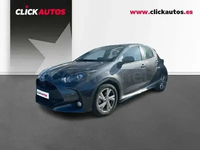 Begagnad Toyota Yaris Hybrid Active 116 HK (85 kW) 2025 Grå Sedan