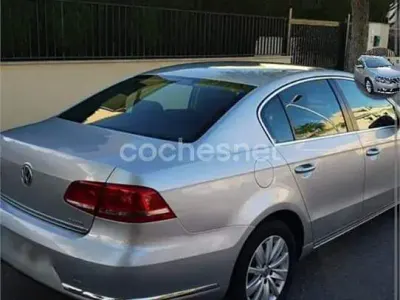 Usado VW Passat Advance 140 CV (102 kW) 2011 Gris / plata Berlina
