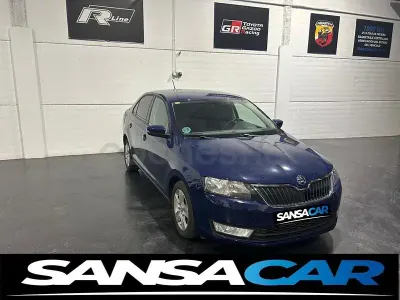 Usado Skoda Rapid Style 90 CV (66 kW) 2016 Azul Utilitario