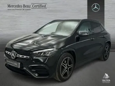 Usado Mercedes GLA200 AMG line 150 CV (110 kW) 2025 Negro cosmos SUV
